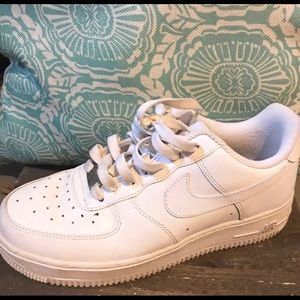 LIKE NEW size 8 White Air Force Ones